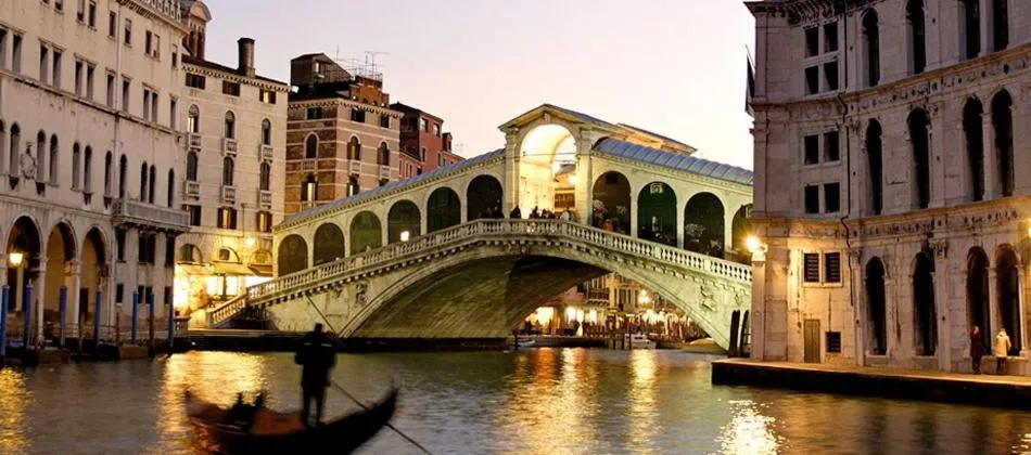 Image 5 of Rialto Suite 707