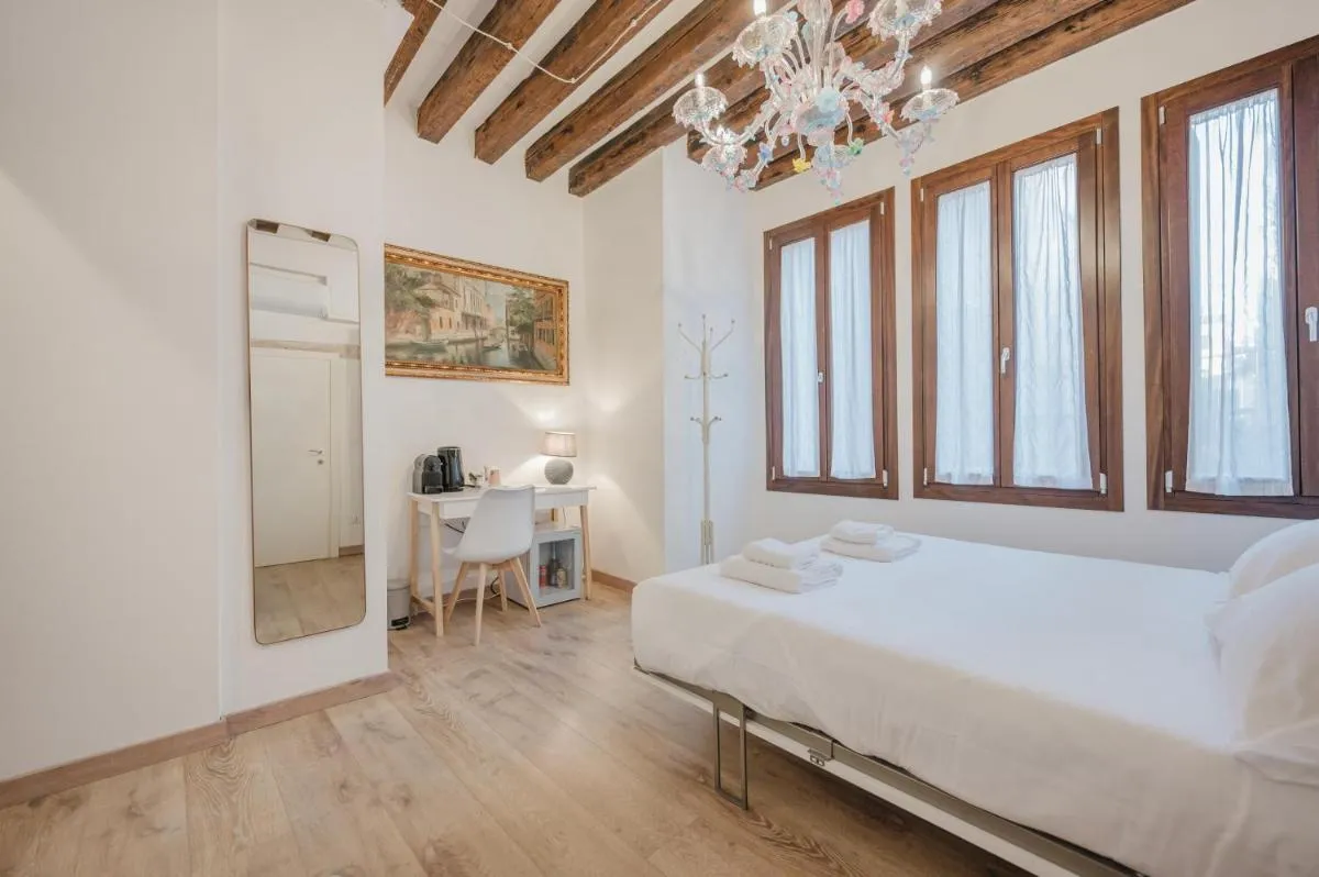 Image 6 of Rialto Suite 707