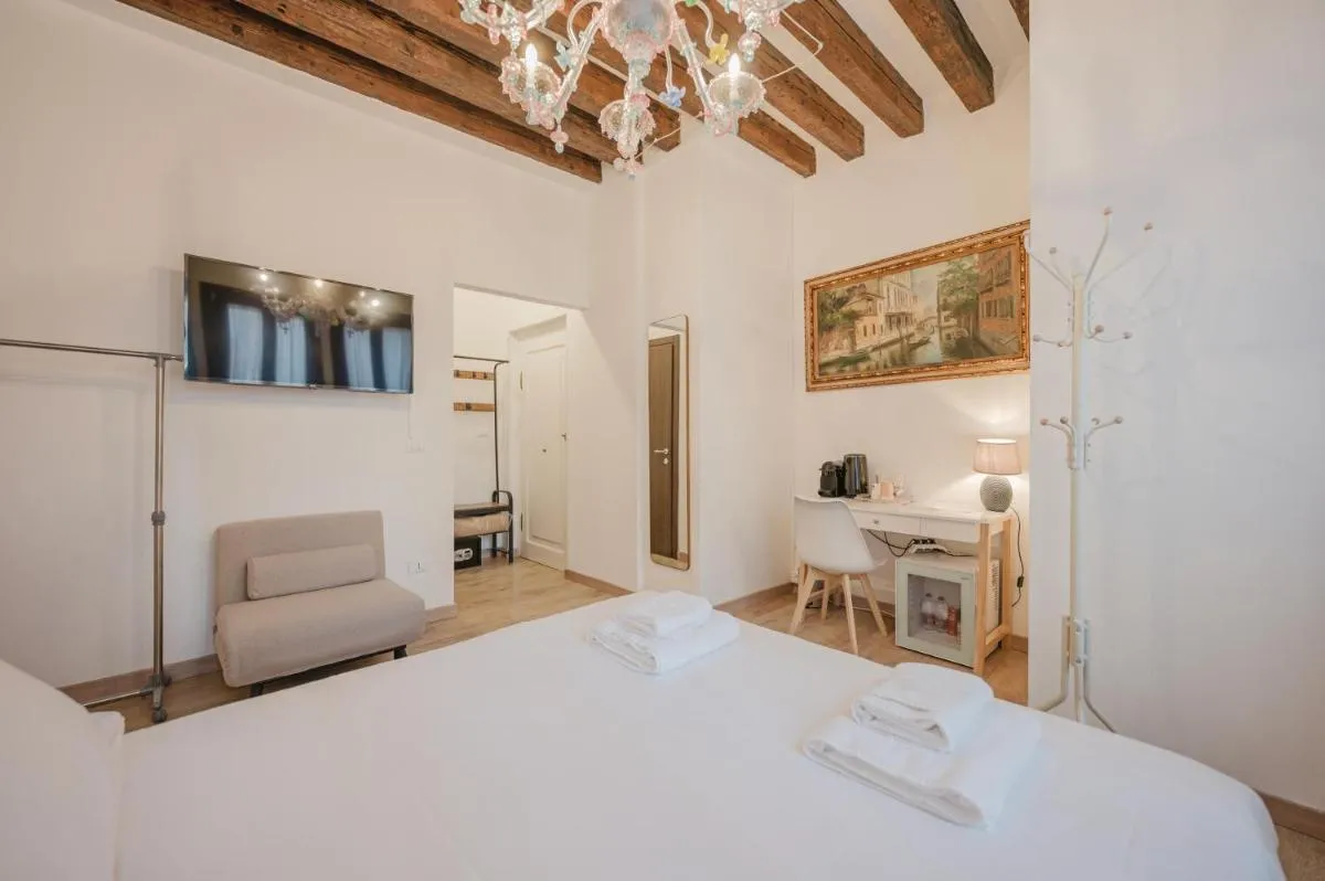 Image 1 of Rialto Suite 707