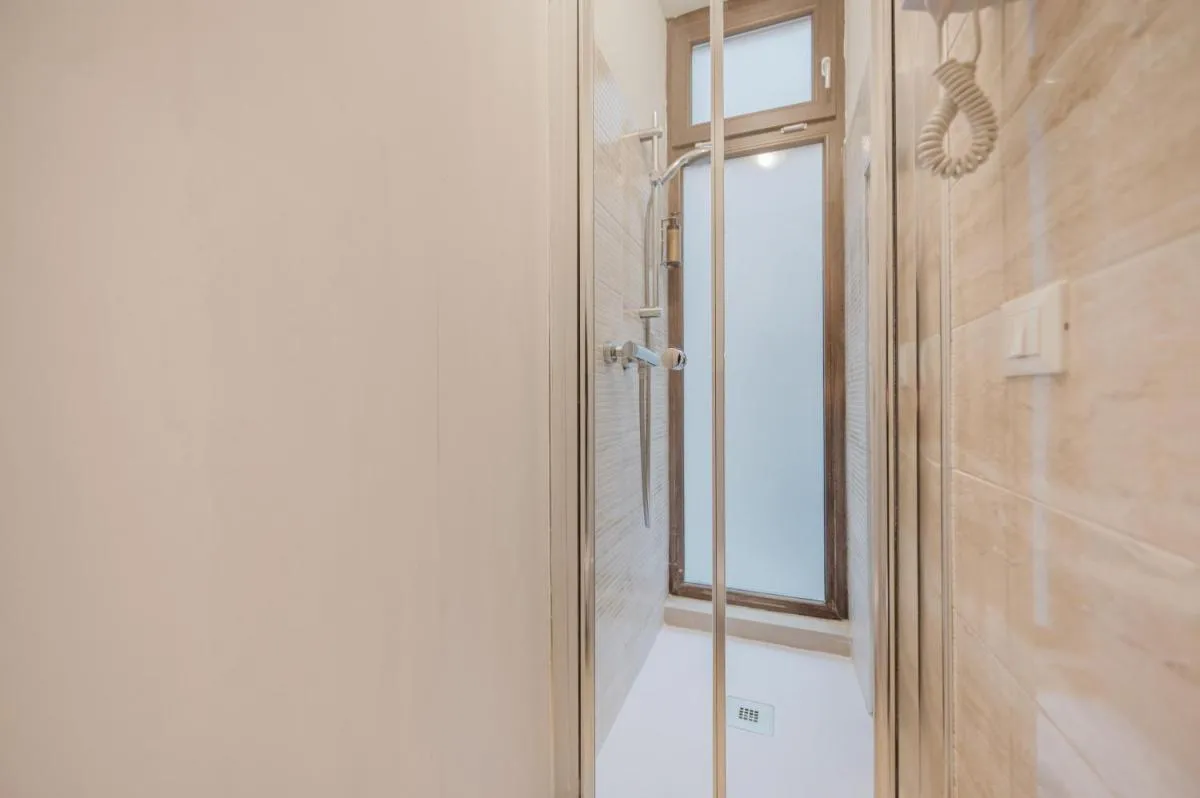 Image 2 of Rialto Suite 707