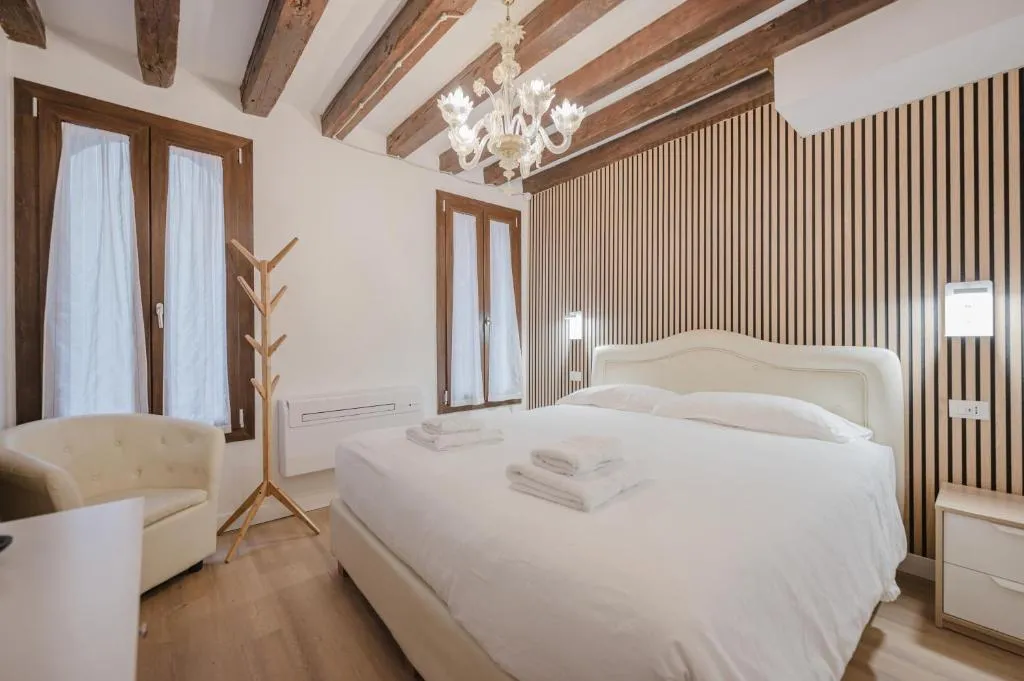 Image of Rialto Suite 707