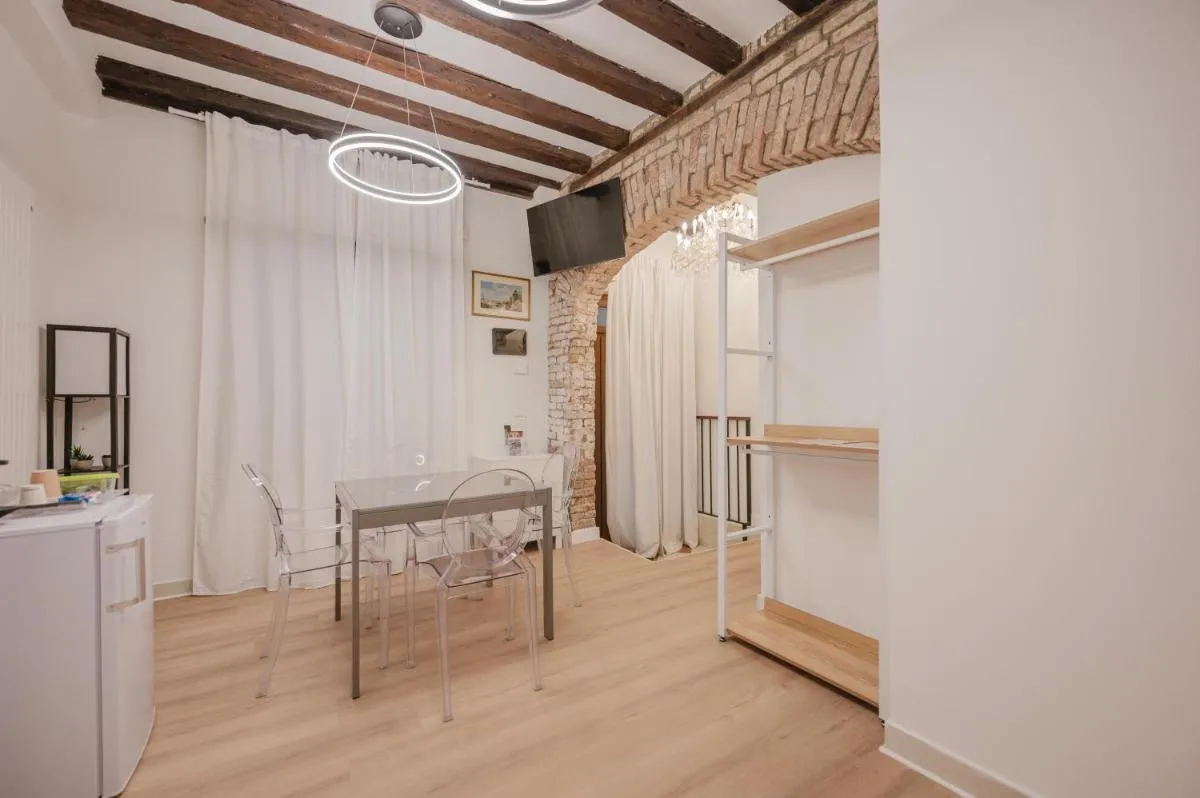 Image 3 of Rialto Suite 707