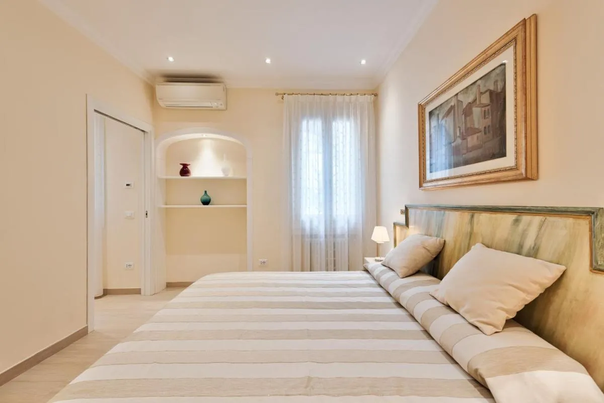 Image 1 of Romance in Rialto – your house to stay together