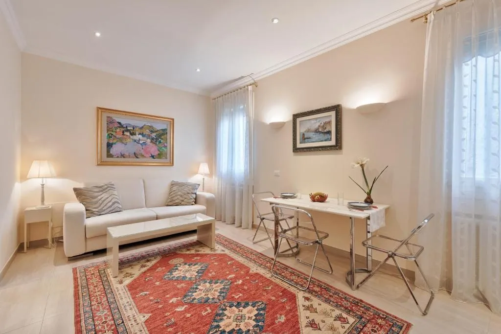 Image of Romance in Rialto – your house to stay together