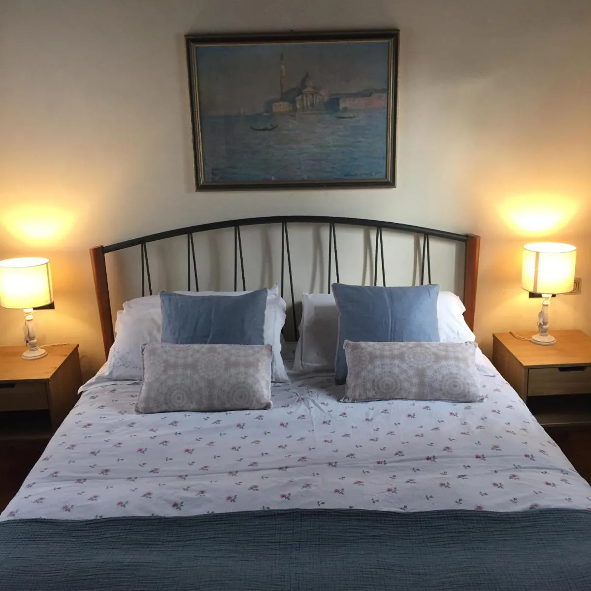 Image 6 of Romantic Rialto Apartment