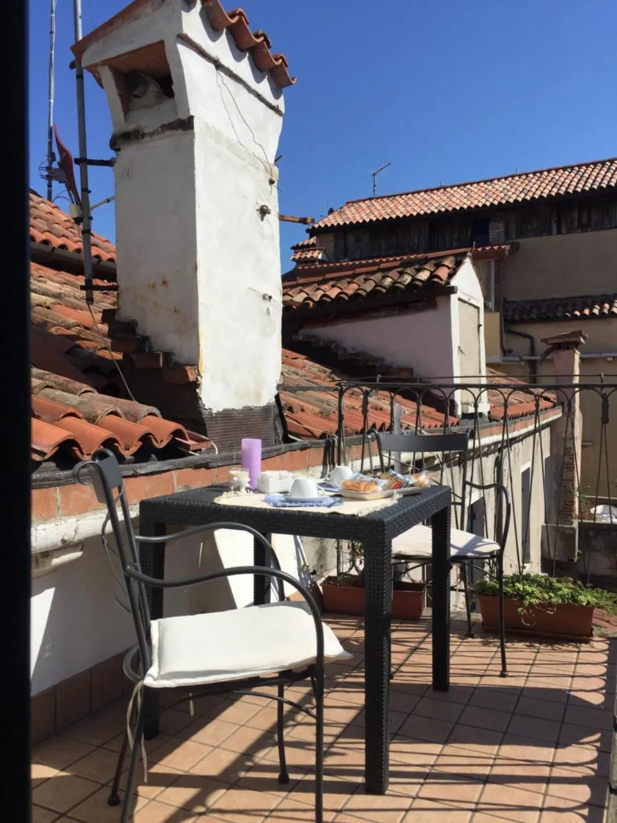 Image 5 of Romantic Rialto Apartment