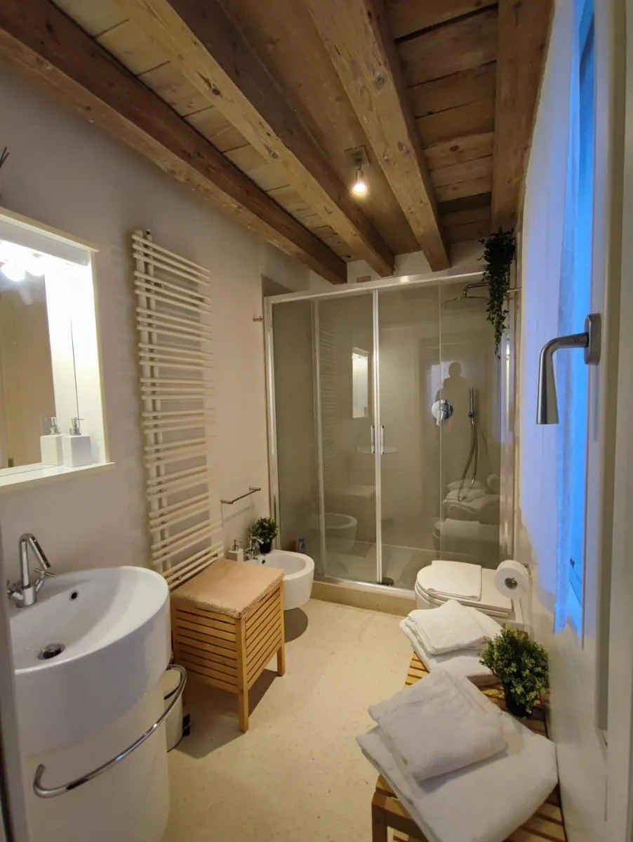 Image 4 of Romantic Sky Apartment