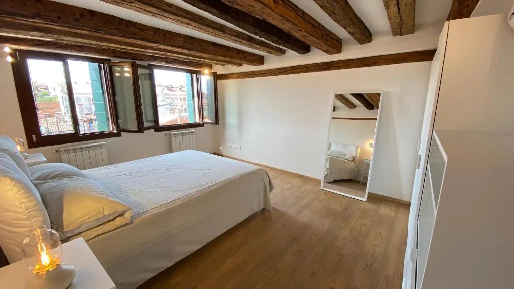 Image of Rooftop 3999