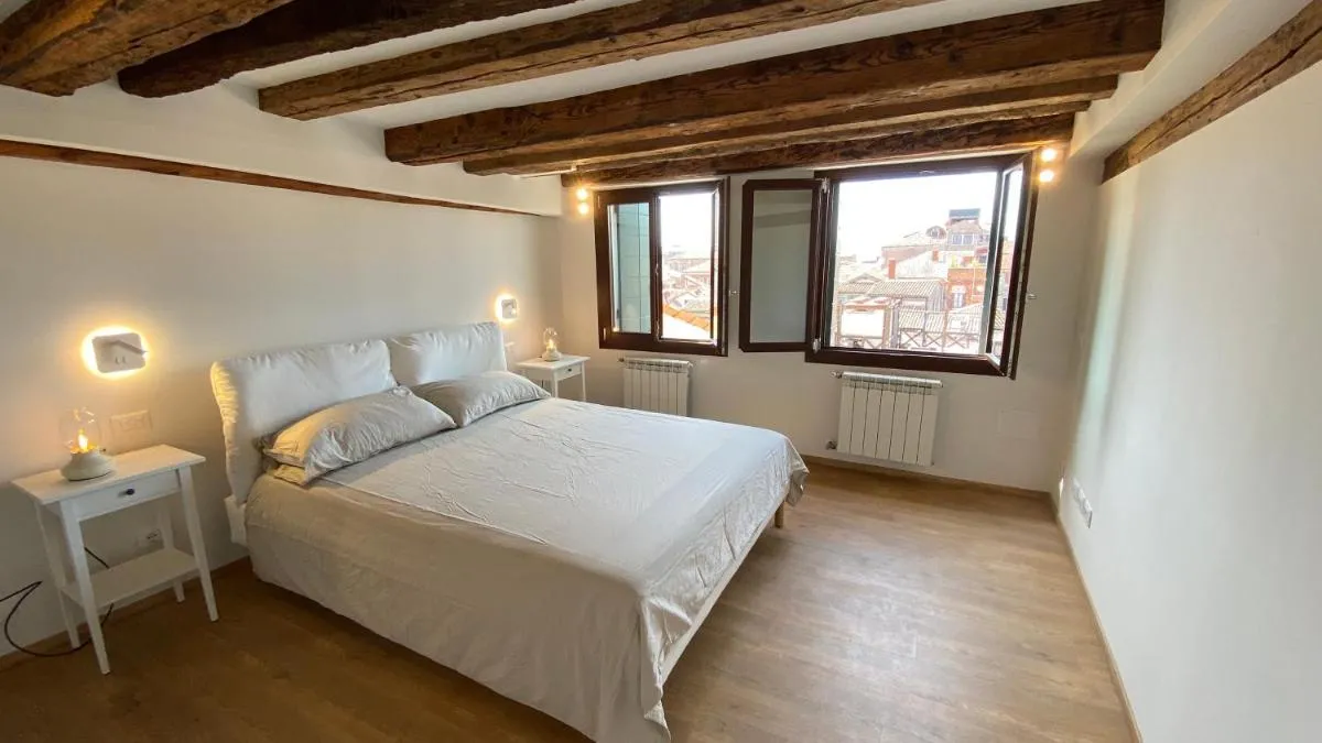 Image 1 of Rooftop 3999