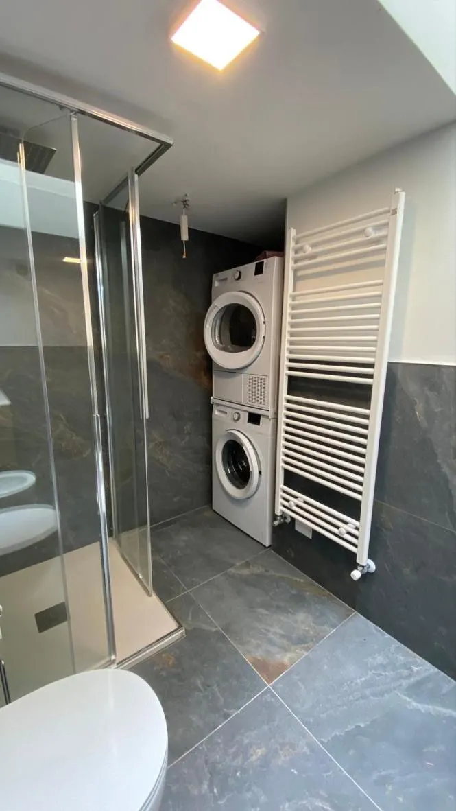 Image 3 of Rooftop 3999