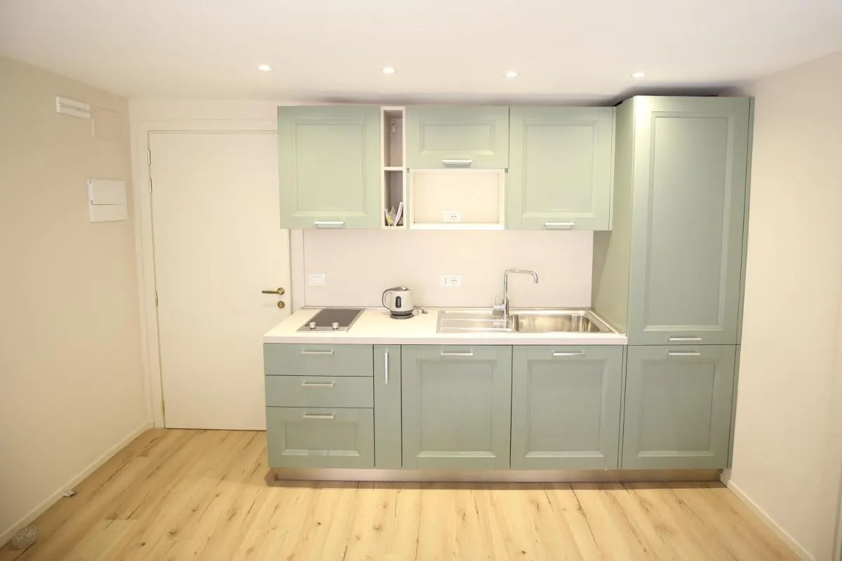 Image 2 of Ross’ house 1