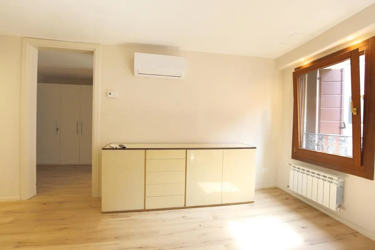 Image 3 of Ross’ house 1