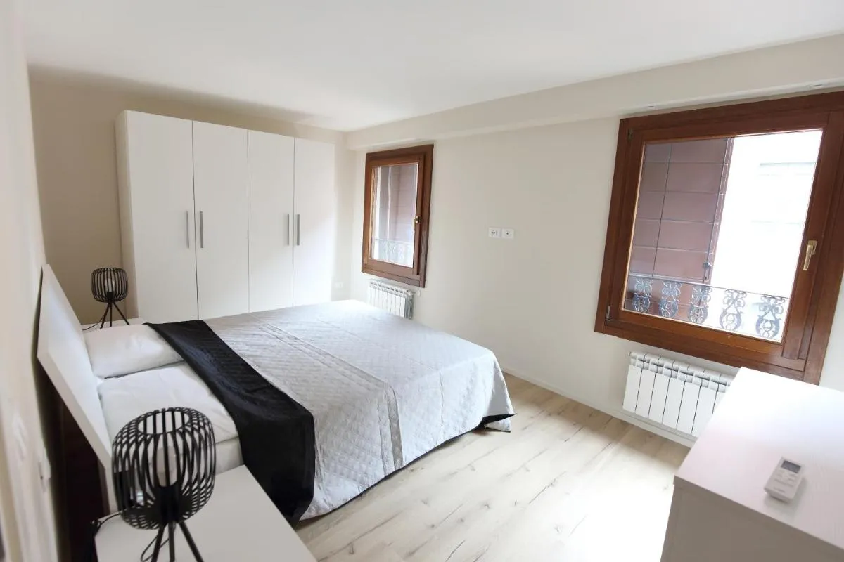 Image 5 of Ross’ house 1