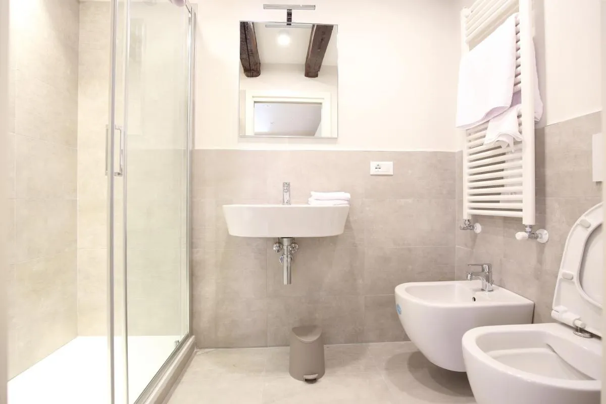 Image 6 of Ross’ house 1