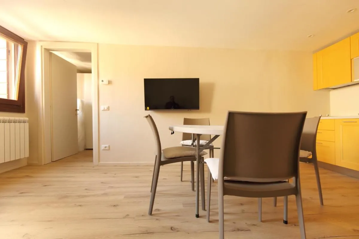 Image 4 of Ross’ house 2