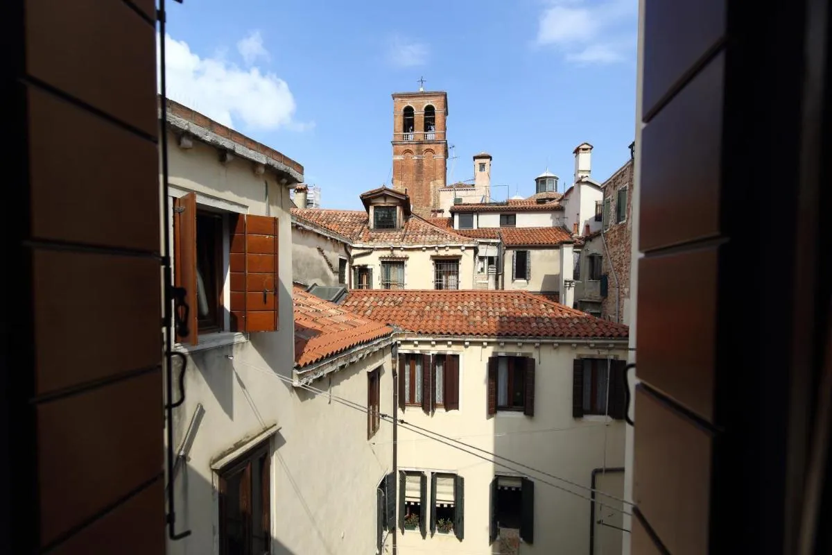 Image 5 of Ross’ house 2