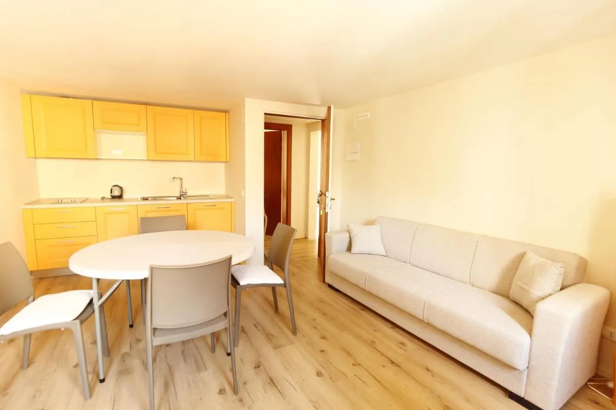 Image 3 of Ross’ house 2