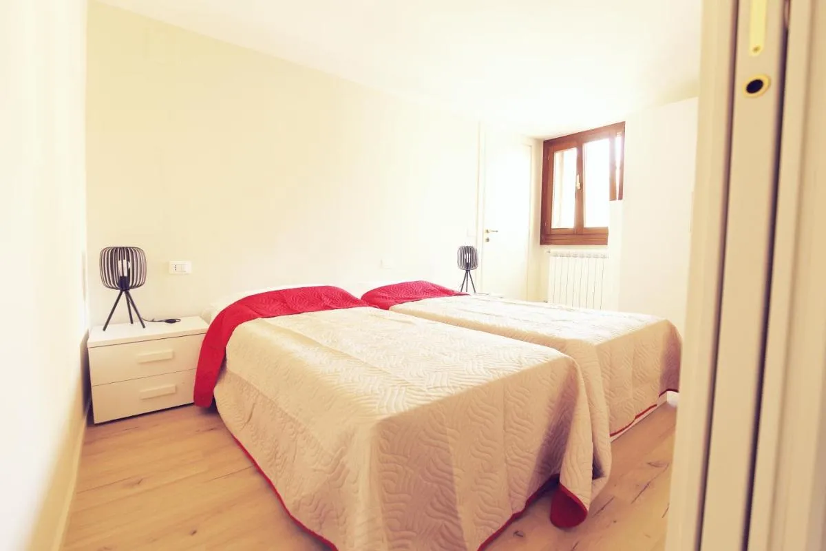 Image 1 of Ross’ house 2