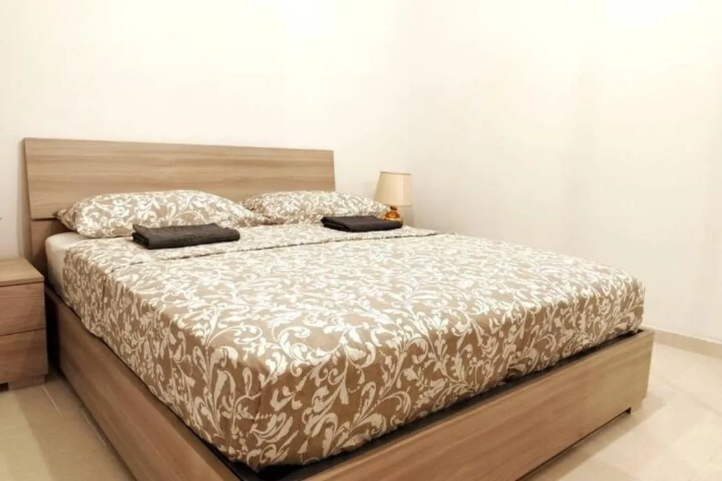 Image 4 of Ruga Giuffa