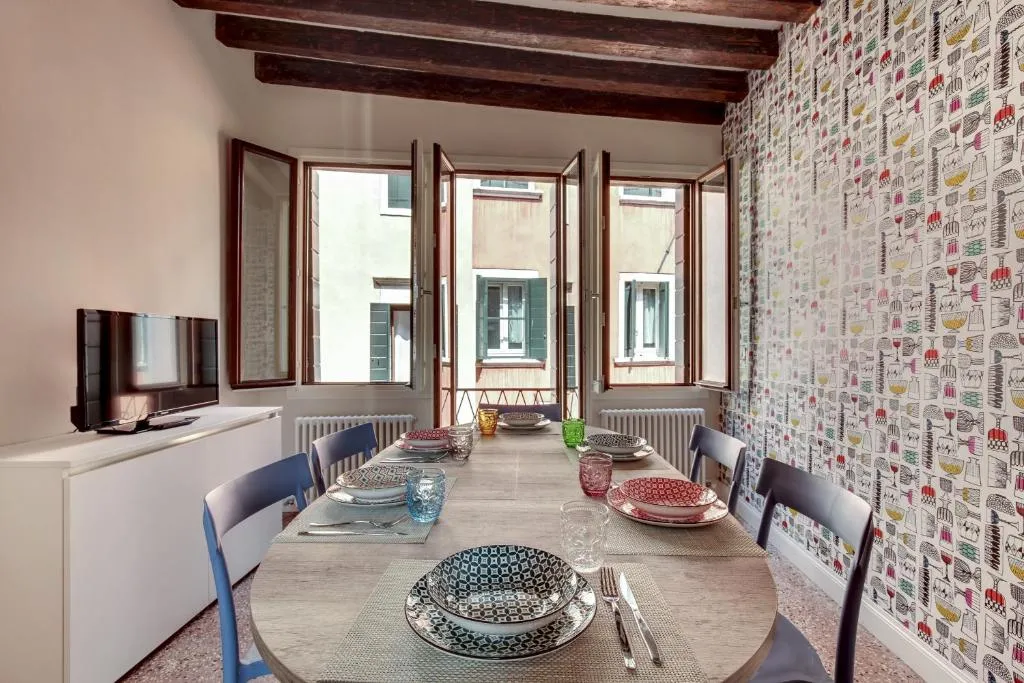 Image of Rugabella Rialto Deluxe by Wonderful Italy