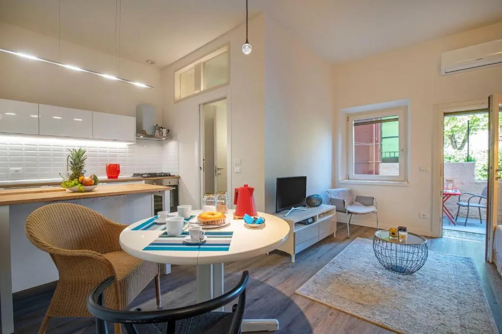 Image of SNUG APARTMENT WITH PRIVATE COURTYARD M0270422677