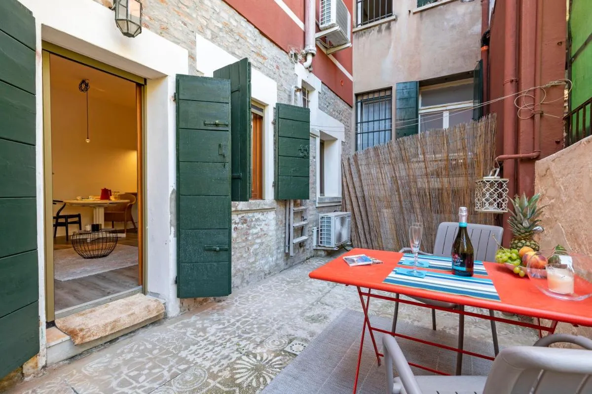 Image 3 of SNUG APARTMENT WITH PRIVATE COURTYARD M0270422677