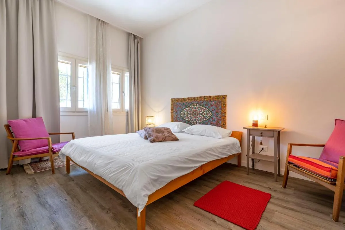 Image 6 of SNUG APARTMENT WITH PRIVATE COURTYARD M0270422677