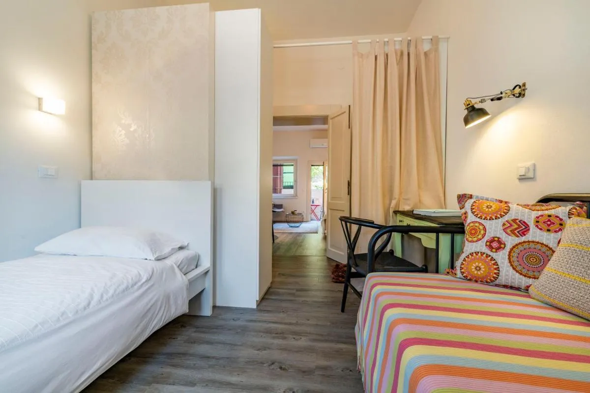 Image 1 of SNUG APARTMENT WITH PRIVATE COURTYARD M0270422677