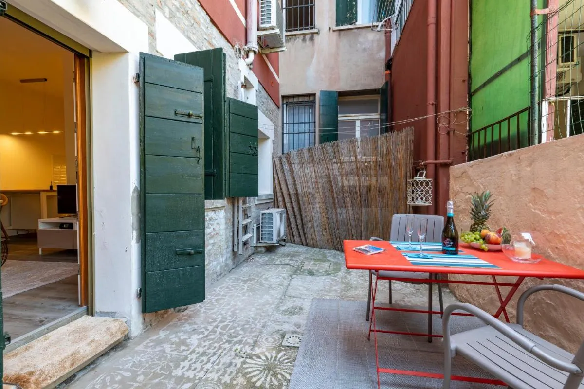 Image 5 of SNUG APARTMENT WITH PRIVATE COURTYARD M0270422677