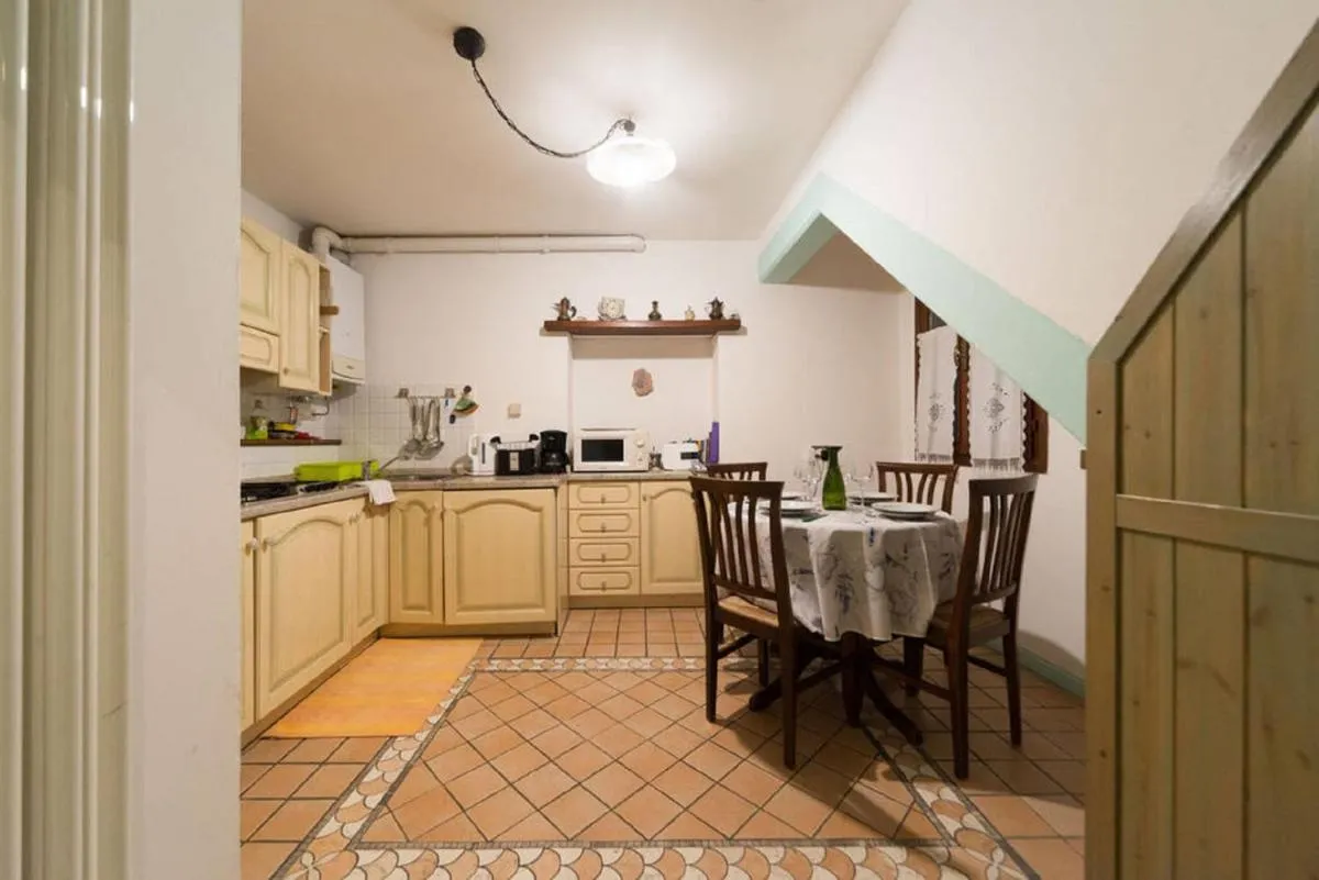 Image 2 of San Barnaba Artist’s district house