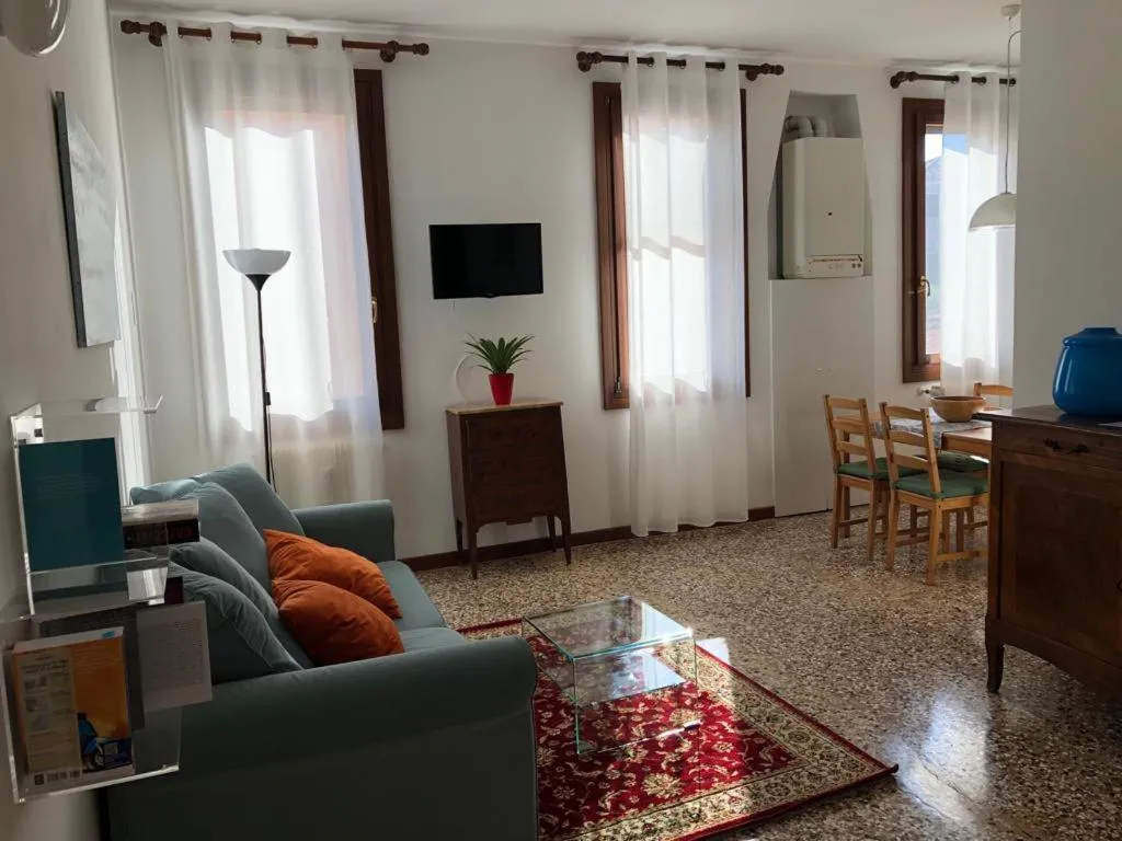 Image 4 of San Lorenzo Garden