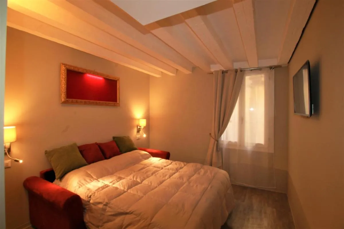 Image 4 of San Marco Fenice 3bdr 2bth apartment