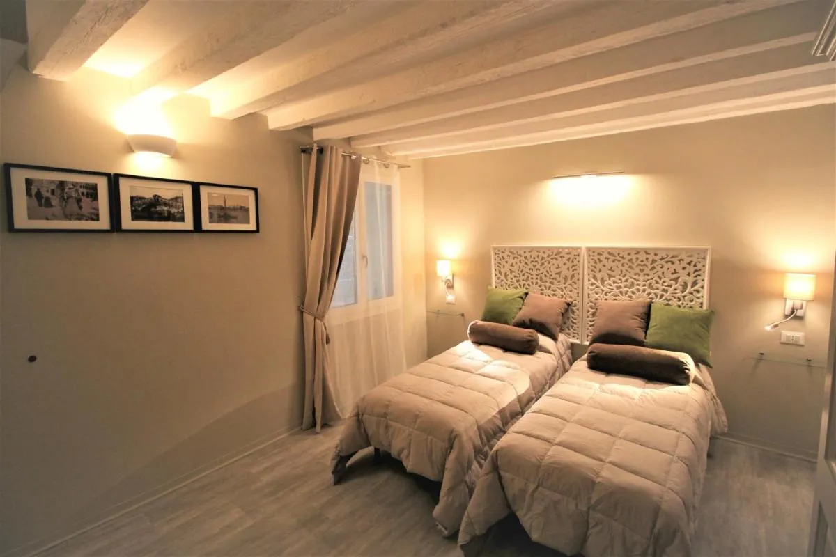 Image 6 of San Marco Fenice 3bdr 2bth apartment