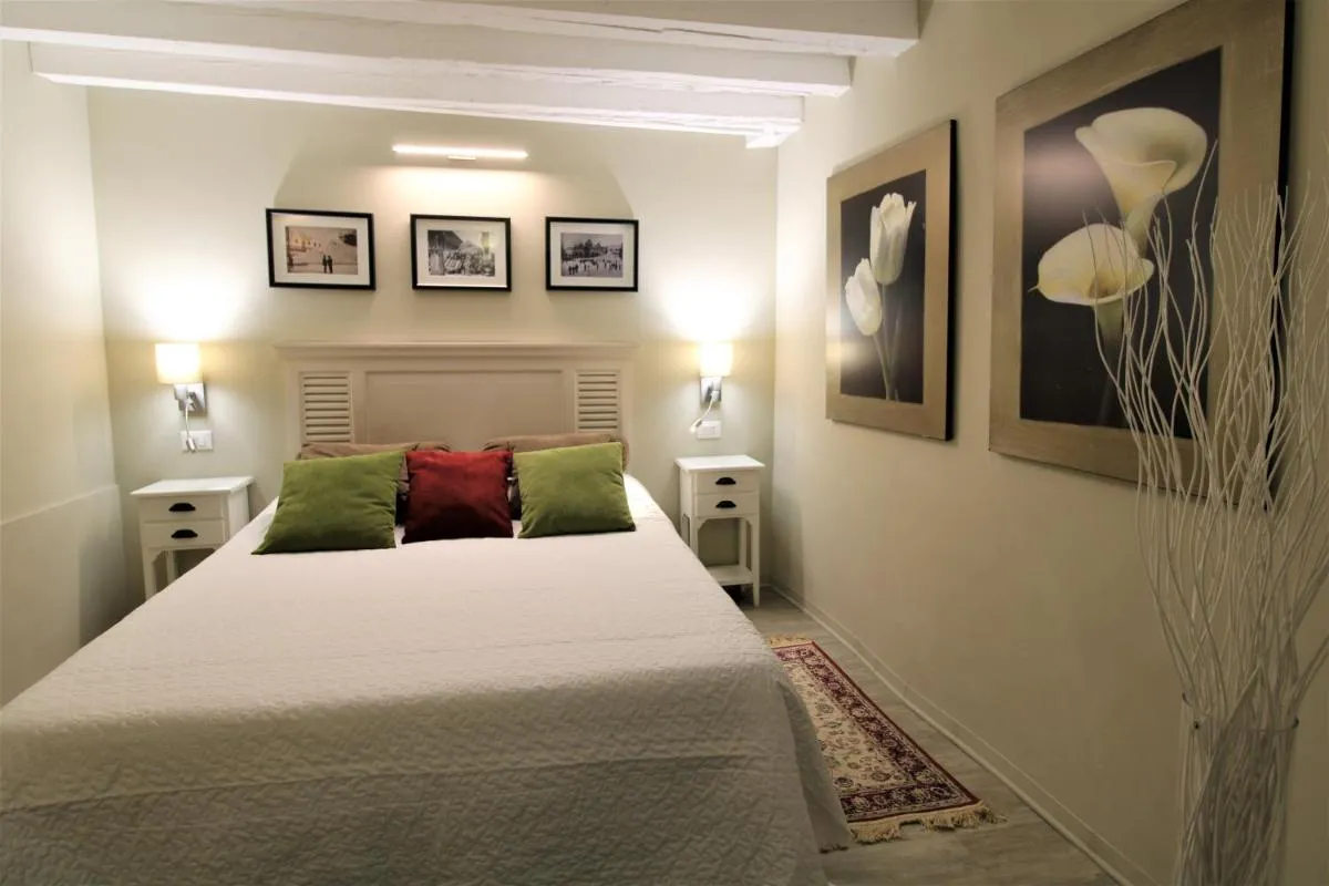 Image 1 of San Marco Fenice 3bdr 2bth apartment