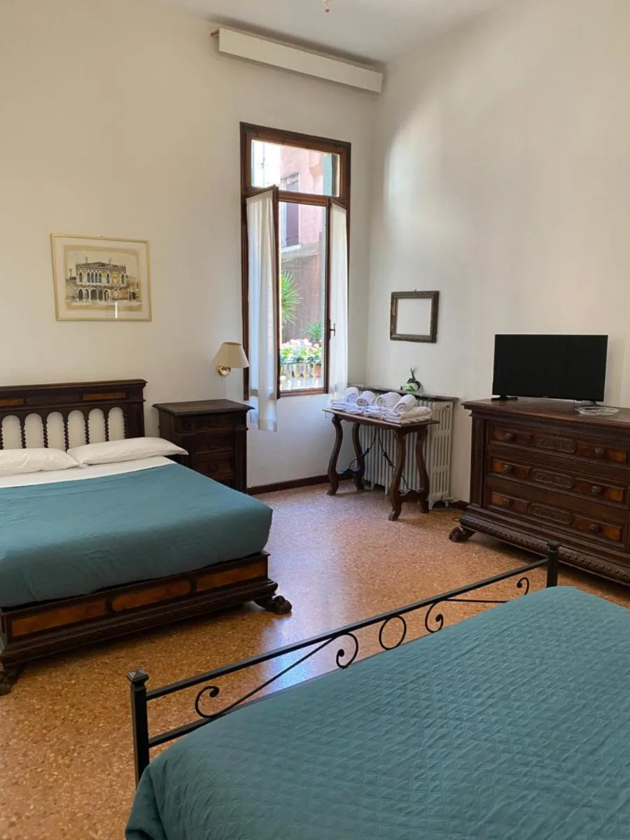 Image 1 of San Polo 1948 Venice Centre