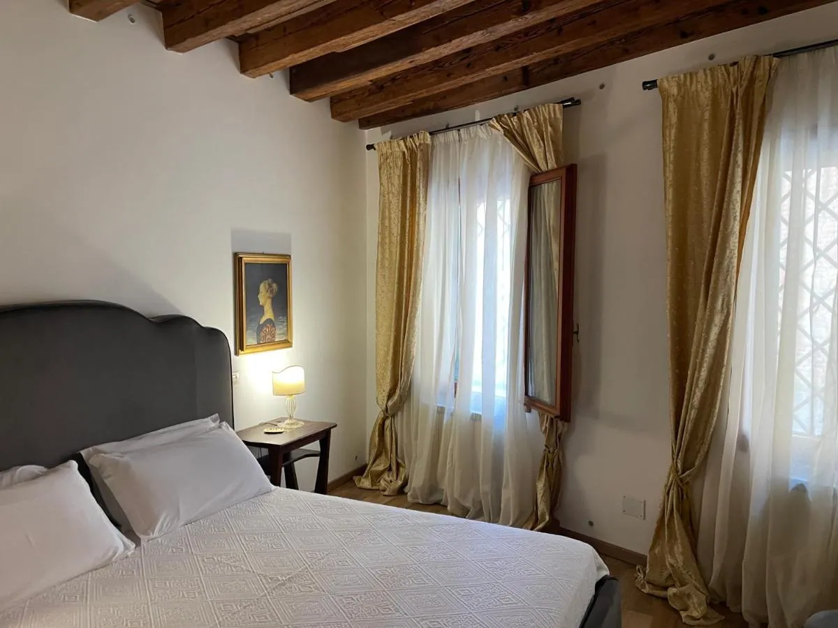 Image 6 of Sara in Venice