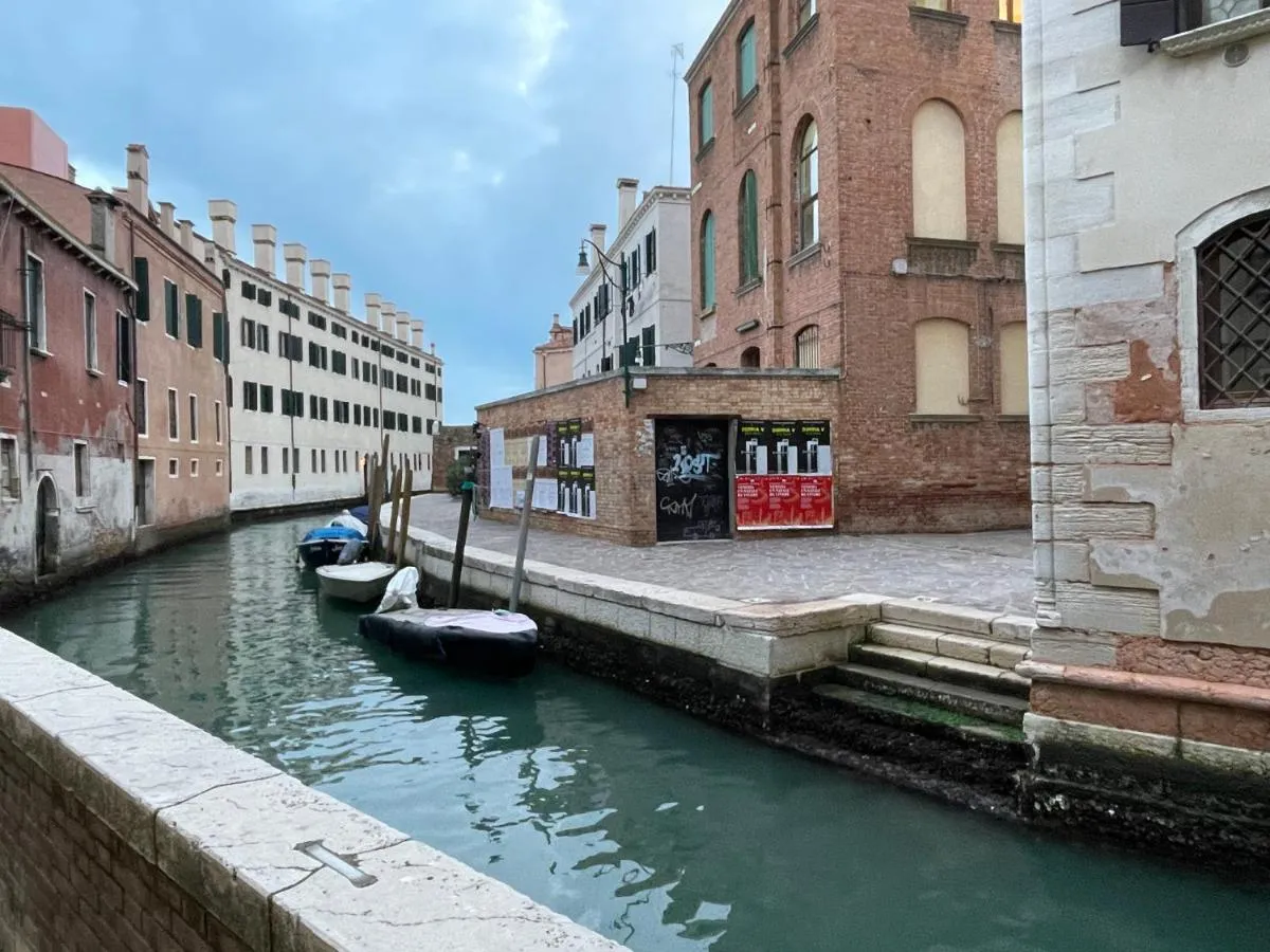 Image 5 of Sara in Venice