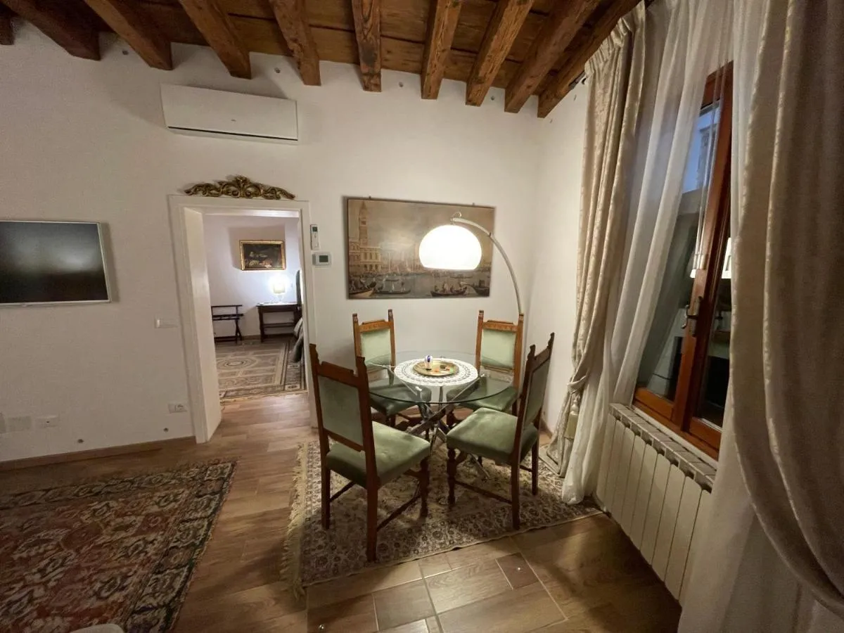 Image 3 of Sara in Venice