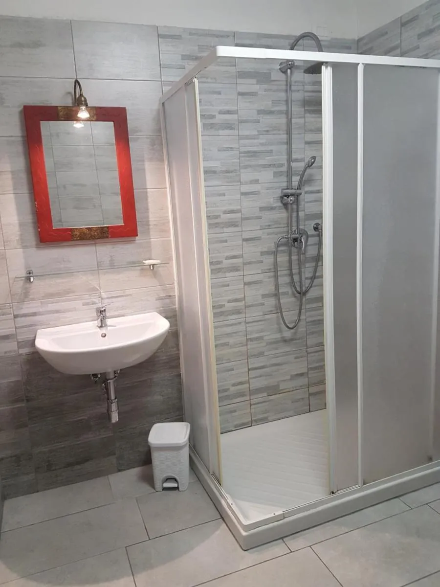 Image 5 of Sarlette Cozy Room