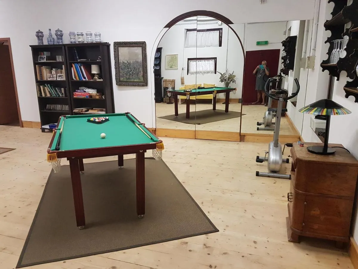 Image 3 of Sarlette Cozy Room