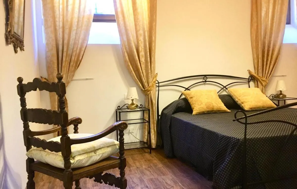 Image 6 of Sarlette Cozy Room