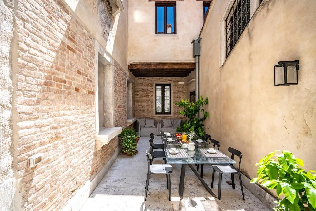 Image 5 of Sartor Apartment with Canal View and Private Court