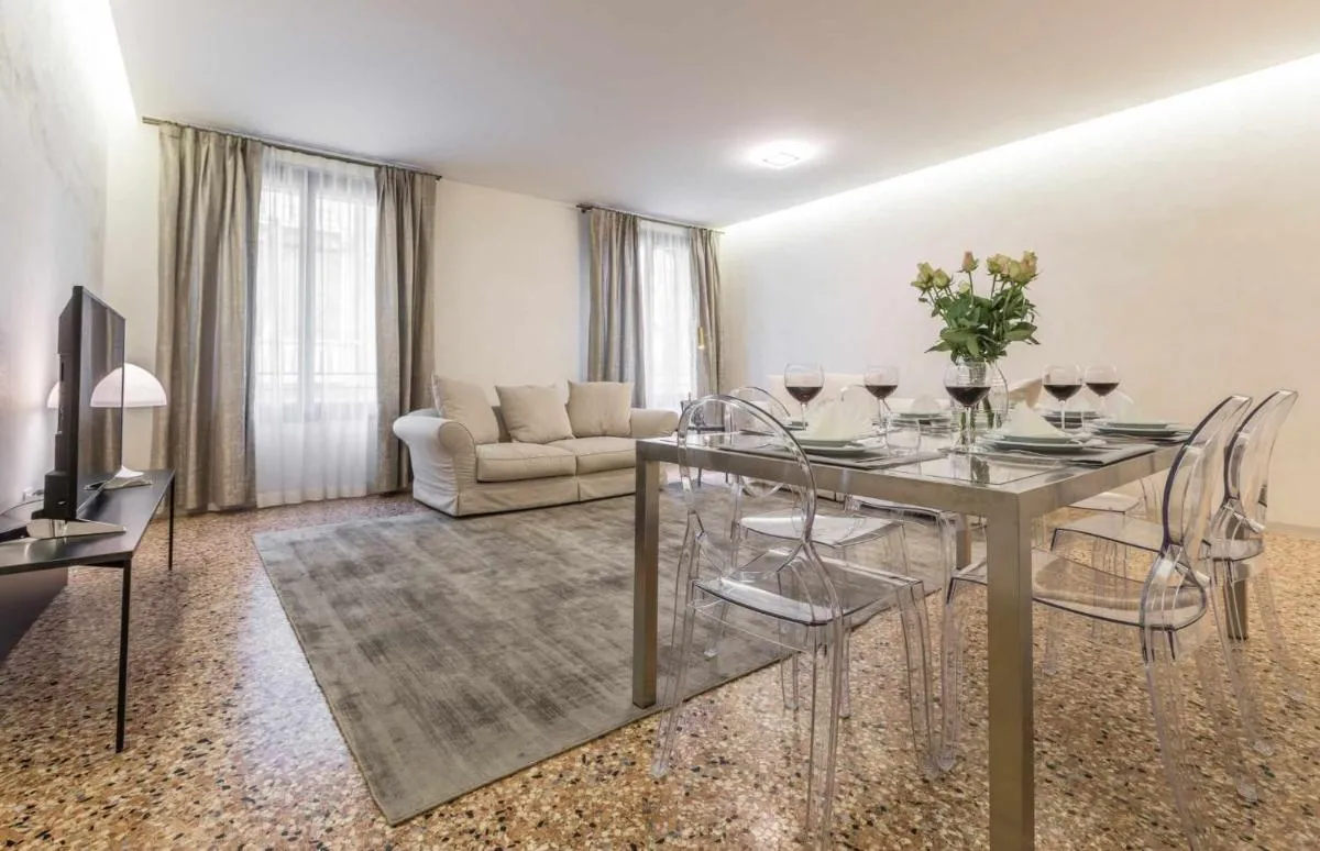 Image 6 of Scaleter – a fine luxury apartment in Palazzo with canal view