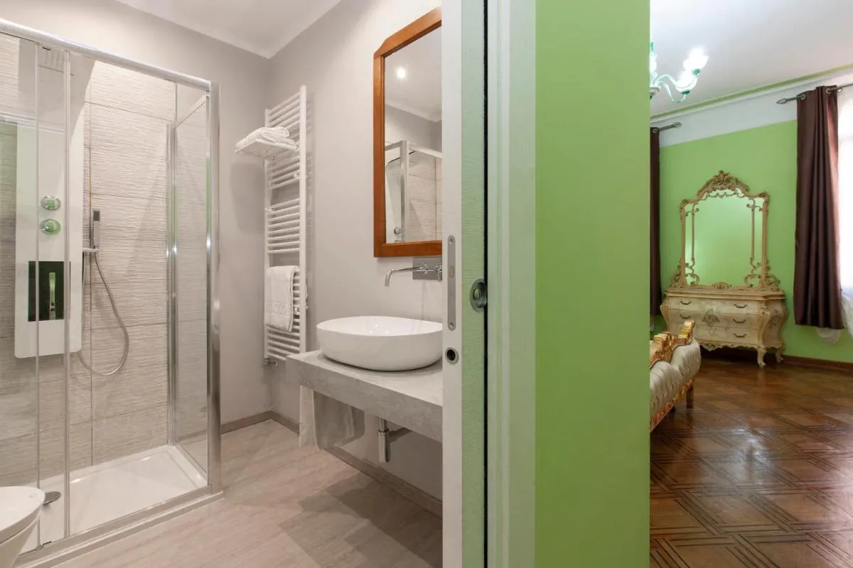 Image 2 of Simon’ Secret