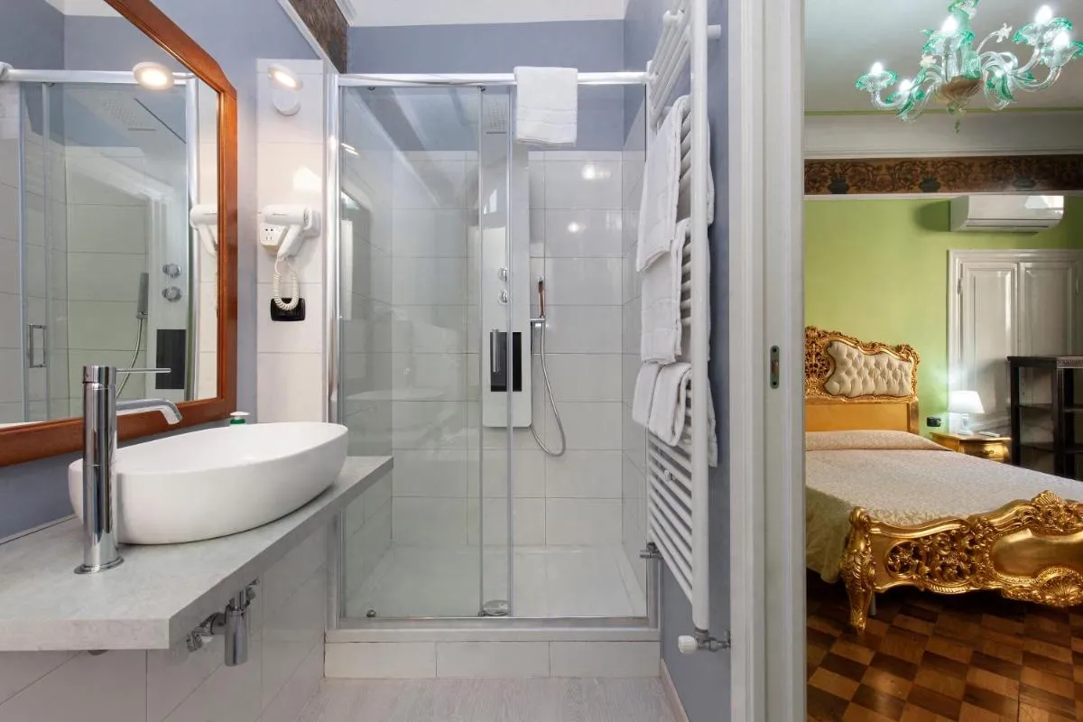 Image 5 of Simon’ Secret