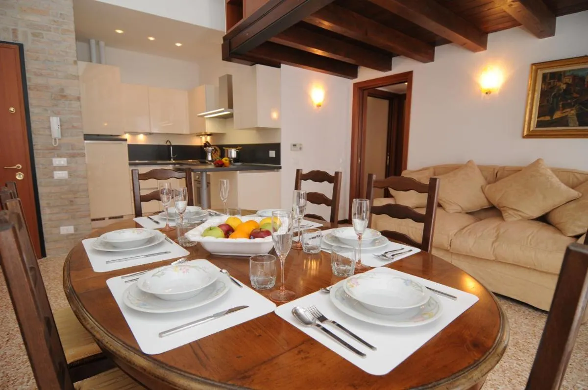 Image 3 of Sunny Canal a/c wifi