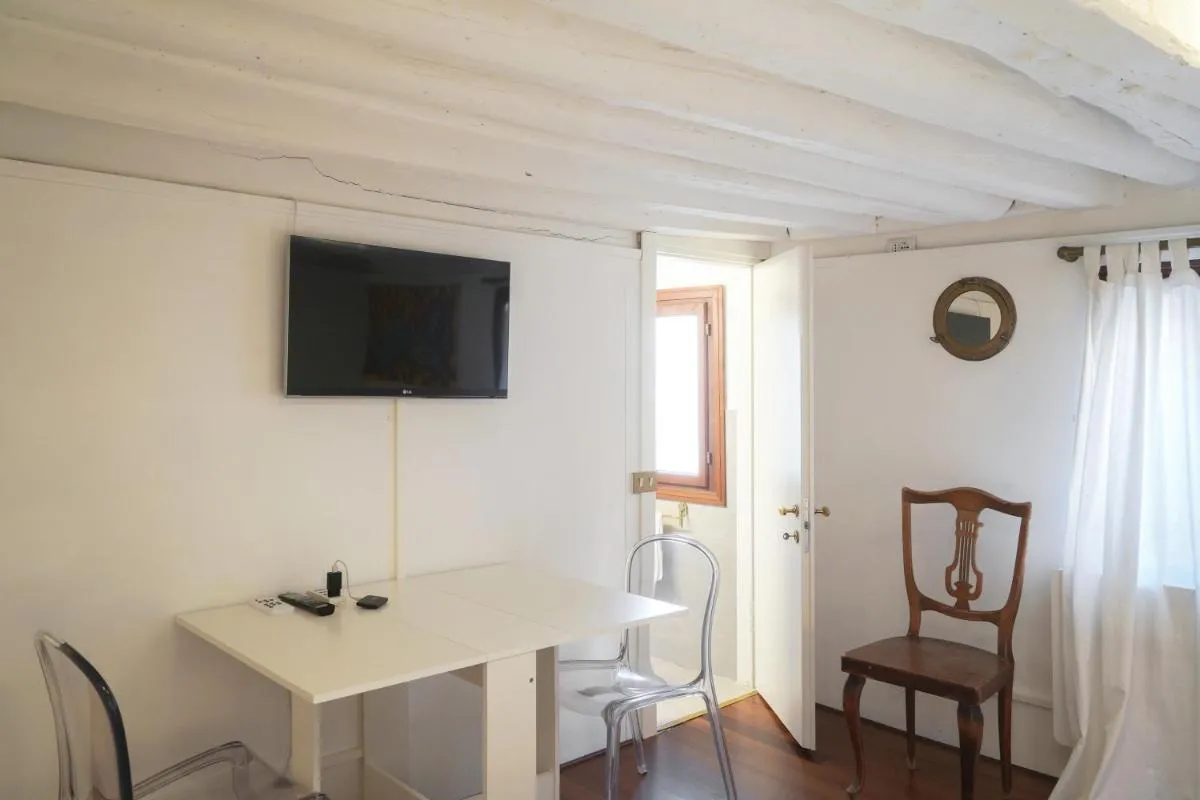 Image 4 of Super central 1 bedroom apartment