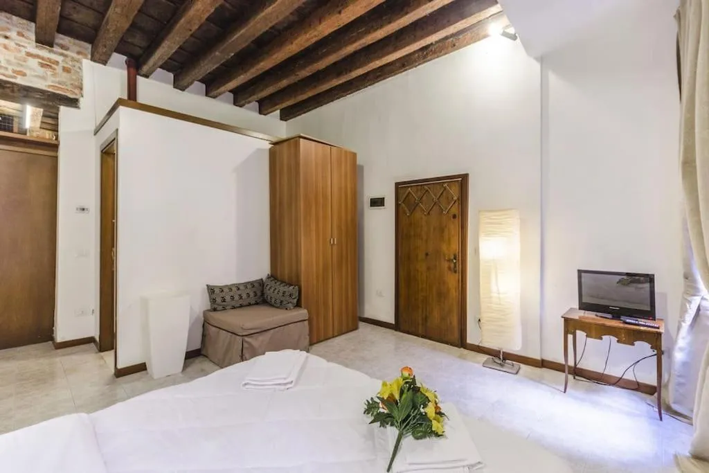 Image 4 of Sweet Suite