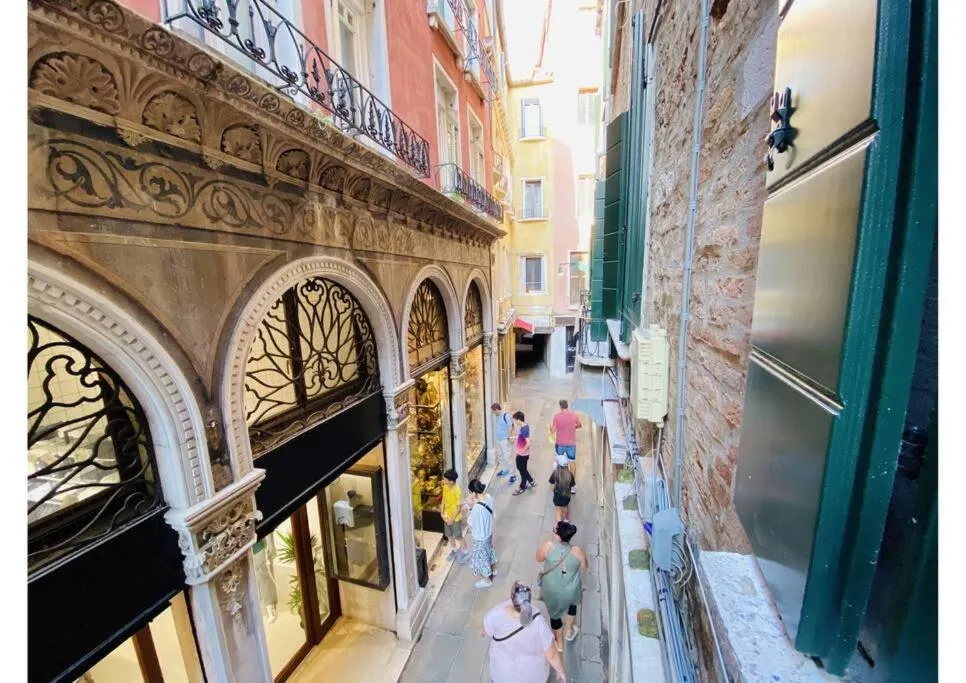 Image 5 of Sweet Time Venice, Luxury San Marco Frezzaria apt!