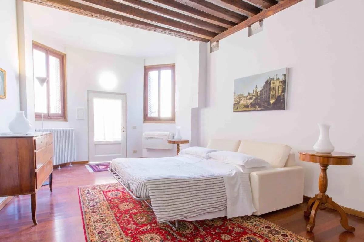 Image 1 of THE ARCH historic accommodation